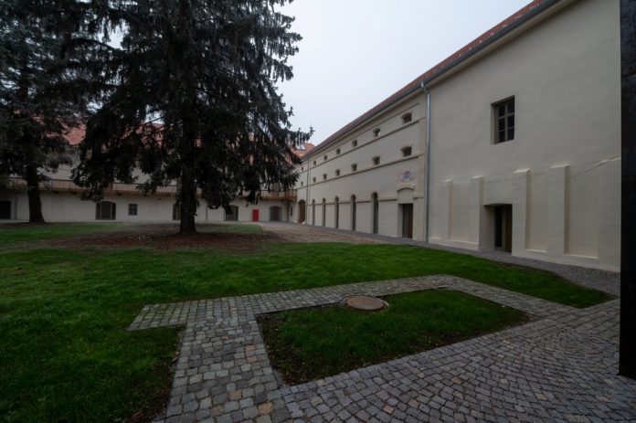 Befejezõdött Erdélyben a gyalui várkastély felújítása